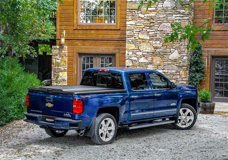 Undercover El Tonneau Cover – Hard Folding Truck Bed Cover For 2019–2022 Gmc Sierra 6.7-Foot Beds 1